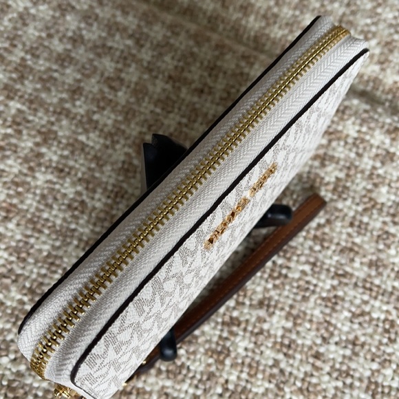 Michael Kors Jet Set Travel LG Flat MF Phone Case - Picture 11 of 16